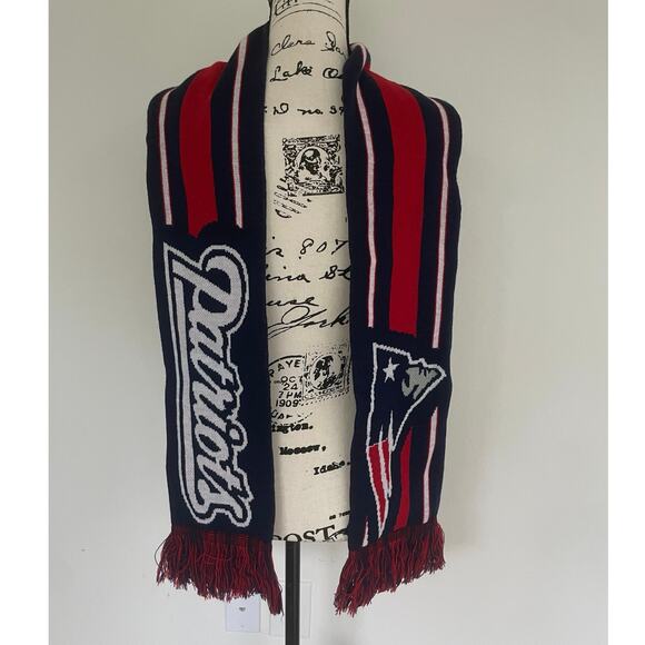 NFL FOOTBALL NEW ENGLAND PATRIOTS SCARF REVERSIBLE WINTER FANATIC APPAREL ICONIC - Picture 3 of 9